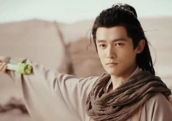 气摘掉后险些没认出来他反差感也太强了尊龙凯时APP国色芳华：戴上眼罩帅(图15)