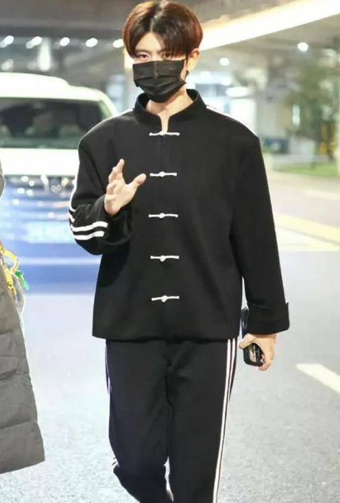 ？这几位大明星“捞钱”的样子太难看了凯时尊龙人生为了割韭菜脸面都不要了(图1)