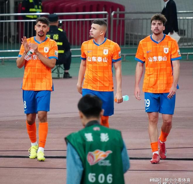 乐部打脸“自媒体”对阵海港裁判成悬疑尊龙凯时app外援“站桩”崔康熙俱(图3)